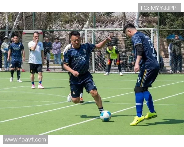 西安足球队的节奏揭秘:激情与梦想交织的绿茵传奇 西安足球队的节奏揭秘:激情与梦想交织的绿茵传奇