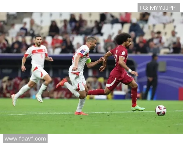 足球明星在卡塔尔的精彩瞬间穿着展示与时尚风采解析 足球明星在卡塔尔的精彩瞬间穿着展示与时尚风采解析